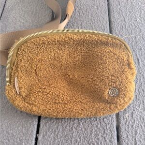 Sherpa Lululemon Fanny Pack 🤎